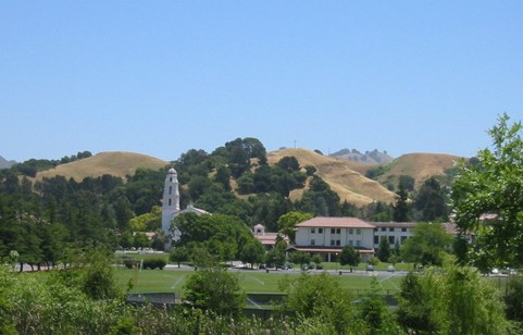 加州圣玛丽学院(莫拉加)