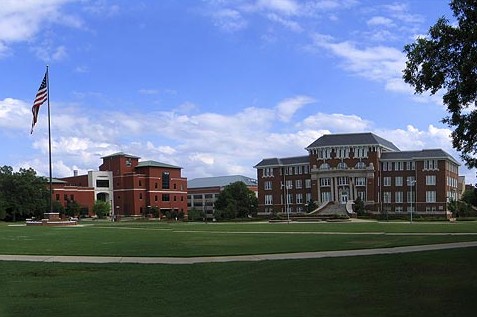 密西西比州立大学获得了美国南部学院与学校协会之学院委员会的认证