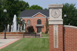 美国麦肯德里大学