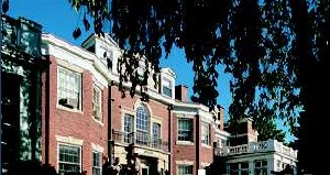 美国纽伯里学院(布鲁克莱恩) 美国纽伯里学院(布鲁克莱恩)