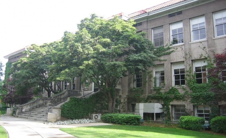 美国拉文大学(拉文)