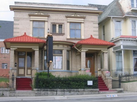 美国布特美容文化学院(布特)