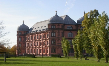 德国卡尔斯鲁厄音乐学院