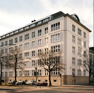 柏林行政管理和司法应用技术大学（现名：柏林经济和法律应用技术大学）