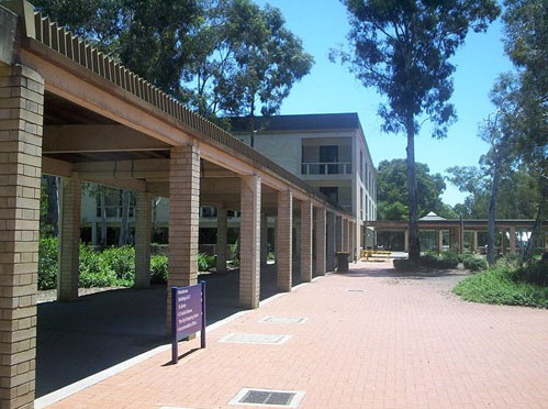 澳大利亚堪培拉大学