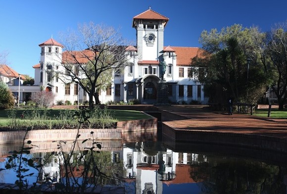 南非自由州大学