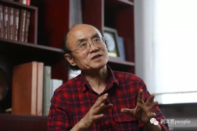 雷颐:恢复高考就像突然开了个小孔,让人们看到光