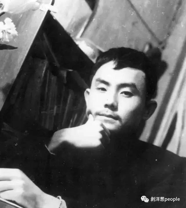 雷颐:恢复高考就像突然开了个小孔,让人们看到光