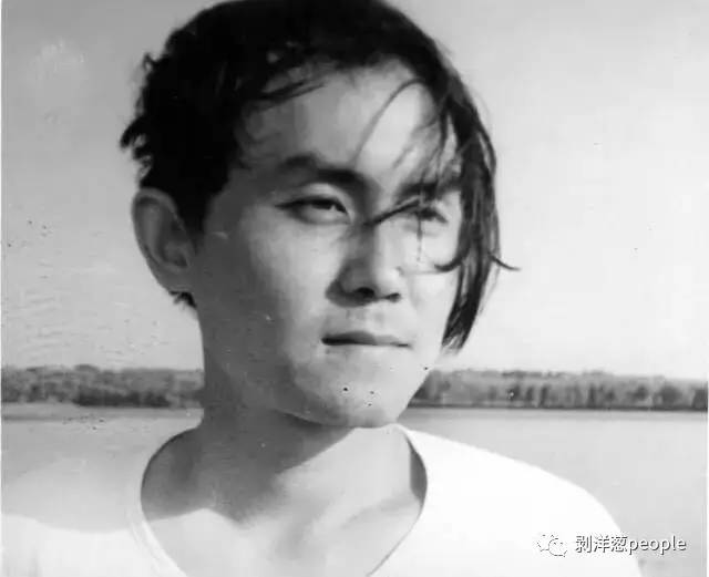 雷颐:恢复高考就像突然开了个小孔,让人们看到光