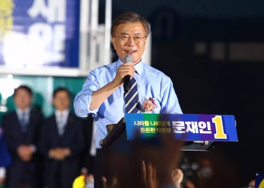 高考落榜两进监狱的他 如今成了韩国的新总统