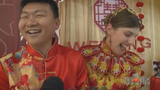 重庆小伙带美国媳妇回重庆结婚 