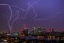 英国一夜遭6万道闪电袭击 照片被拍下爆上网后引起网友惊呼
