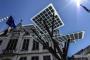 法国街头“种”下欧洲首棵电子树：太阳能发电 提供WiFi