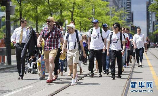 加拿大男子穿高跟鞋步行1.6公里