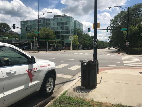 IIT校园的31街与密西根大道路口,17日下午发生亚裔女疑似遭绑架案,而该地点定期都有校警驻守。(《世界日报》记者黄惠玲/摄影)