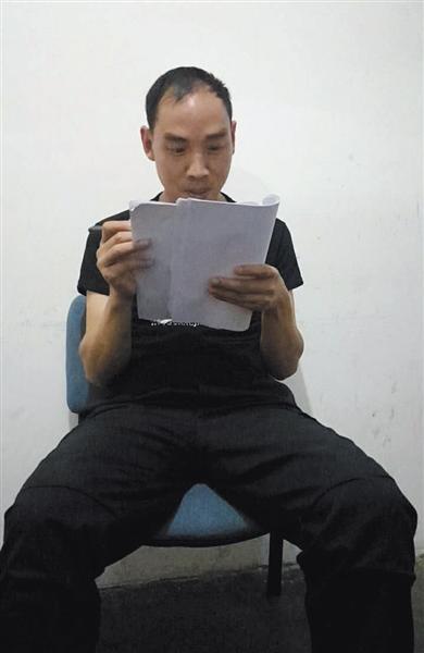 42岁保安考研12年：“父亲不理解，说我疯了”