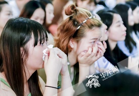 重庆海联职业技术学院毕业典礼 各种花式秀爱直戳“泪点”