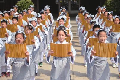 点击查看大图 让老人和孩子一起过个夏令营吧