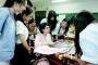 汉绣传承人高校开设公选课 学子放弃暑假学绣技