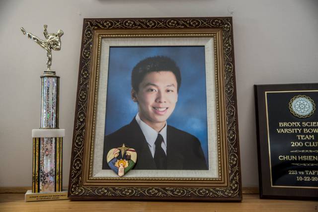 19岁华裔移民二代在美国加入兄弟会 被霸凌致死