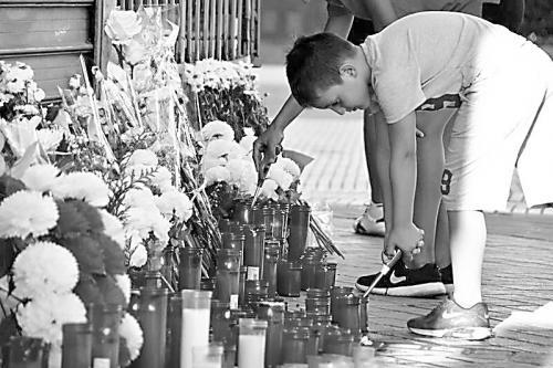 西班牙华人商店先被撞后遭抢