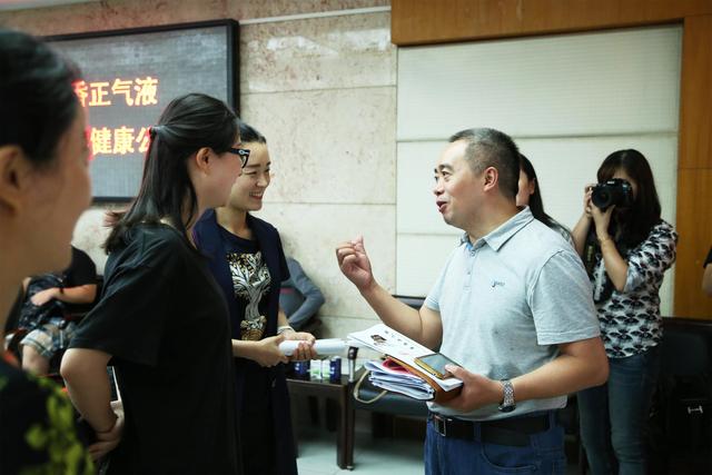 太极藿香液高校健康公益行活动走进重庆工商大学