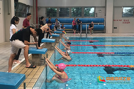 上海中学2017学年第一学期高二年级游泳比赛圆满结束
