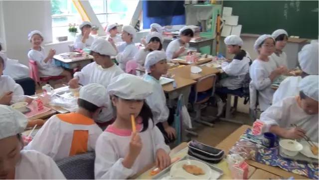 日本小学10元午餐引1300万余人观看