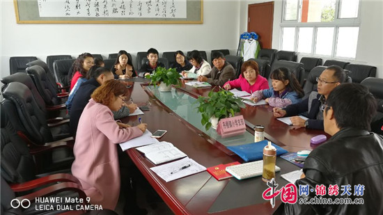 丹棱镇小学开展校本教研 让新聘教师历练成长