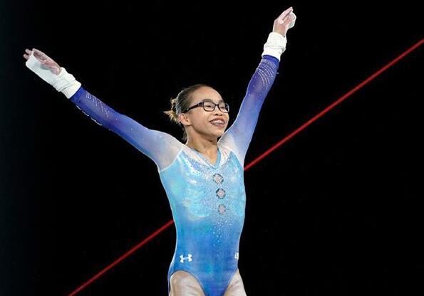 华裔体操少女成为全美新英雄 赛场外是个书虫
