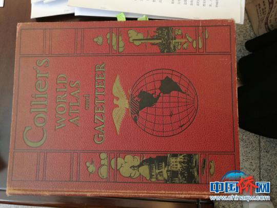 美制1938年版本的地图集兼地理词典(Collier’s World Atlas and Gazetteer) 郭军 摄