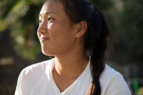 站在人生十字路口的华裔网球姑娘