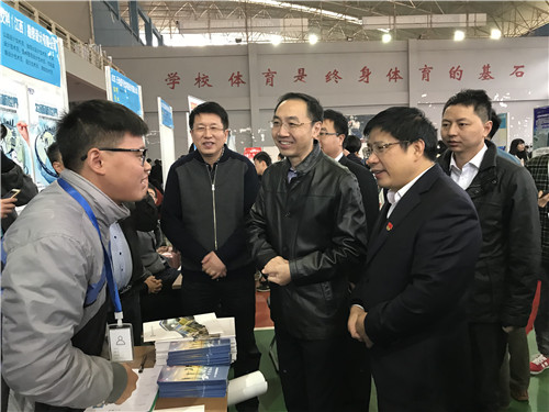 江西省2018届普通高校毕业生“互联网+”工科专场招聘会在南昌航空大学举办