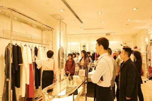 影儿时尚集团与20所高校艺术新生代演绎“融合之美”