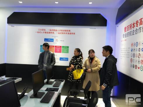 贵州健康职业学院组织相关人员到附近高校观摩学习