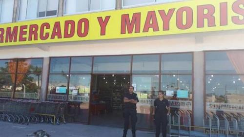 阿根廷预防年关哄抢 警方加强对华人超市警戒