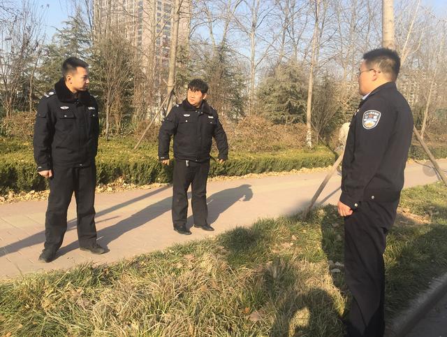 高校门口做不雅动作,威胁当事女生,聊城一男子被拘15天