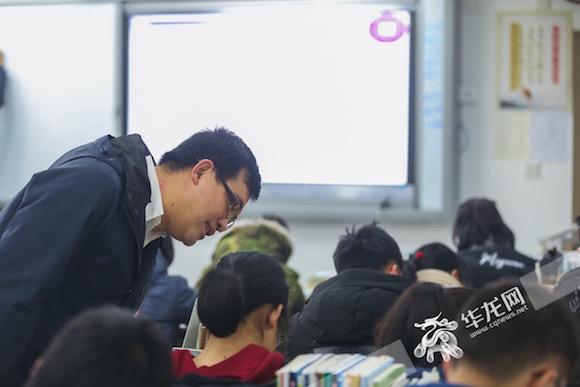 放弃985大学副教授职位 北大博士在南开中学当老师