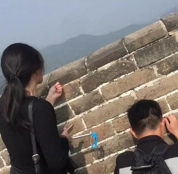 这群人冲进武大，把百年高校践踏成什么样了！