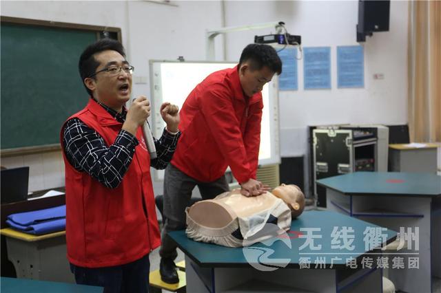 她为“高中普及应急救护技能”点赞