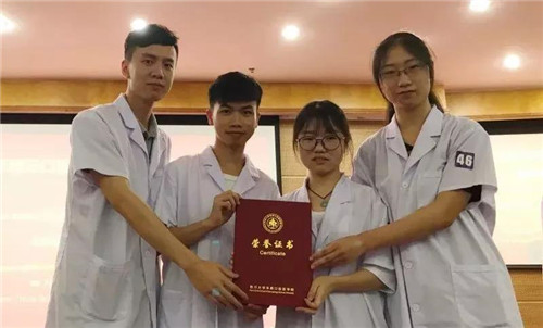 重庆医科大学学子荣获2018年国际口腔医学本科生技能比赛二等奖