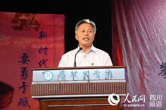 学校党委如书记、校长王曙光讲话