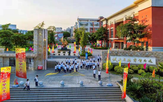 新店中学今迎60周年华诞:桃李馨香六十载 鲲鹏展翅看今朝