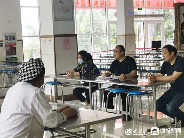 济南艺术学校食堂人员加强培训学习 确保师生就餐安全