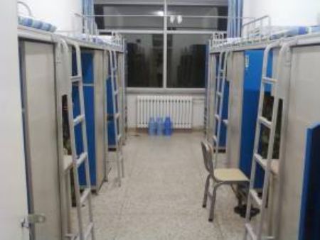 新疆科技学院宿舍条件好不好-有空调否？,大学宿舍