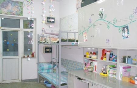 河北地质大学华信学院宿舍条件好不好-有空调否？,大学宿舍