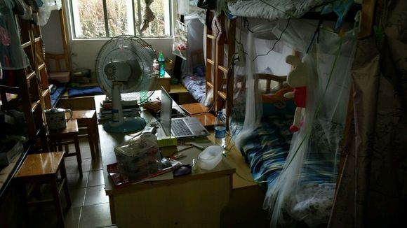 上海出版印刷高等专科学校宿舍条件怎么样—宿舍图片内景